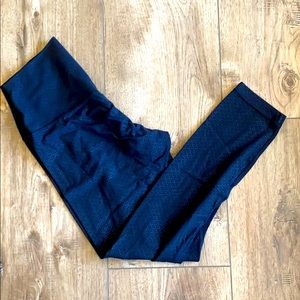 Lululemon align 25” pant black embossed size8 GUC